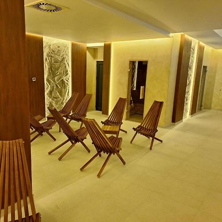 Binis Apartment ซลาตีบอร์ ภายนอก รูปภาพ