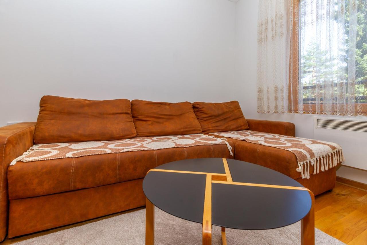 Binis Apartment ซลาตีบอร์ ภายนอก รูปภาพ
