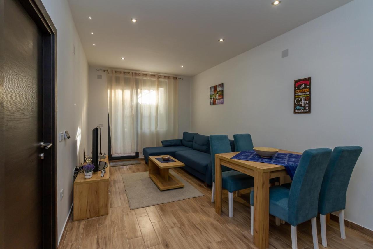 Binis Apartment ซลาตีบอร์ ภายนอก รูปภาพ
