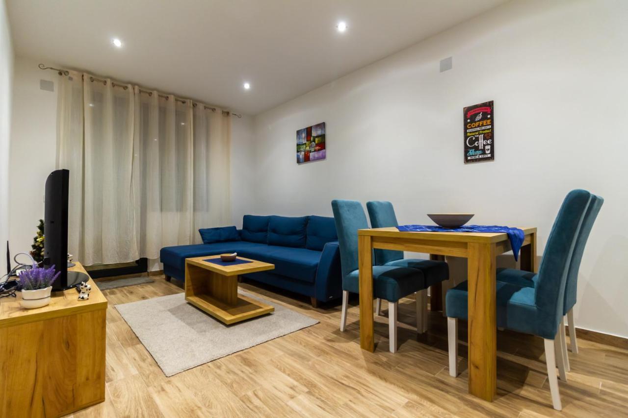 Binis Apartment ซลาตีบอร์ ภายนอก รูปภาพ