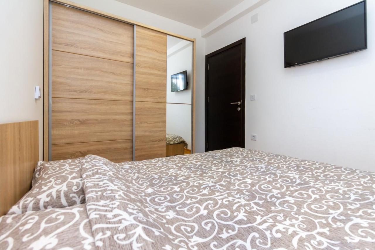 Binis Apartment ซลาตีบอร์ ภายนอก รูปภาพ