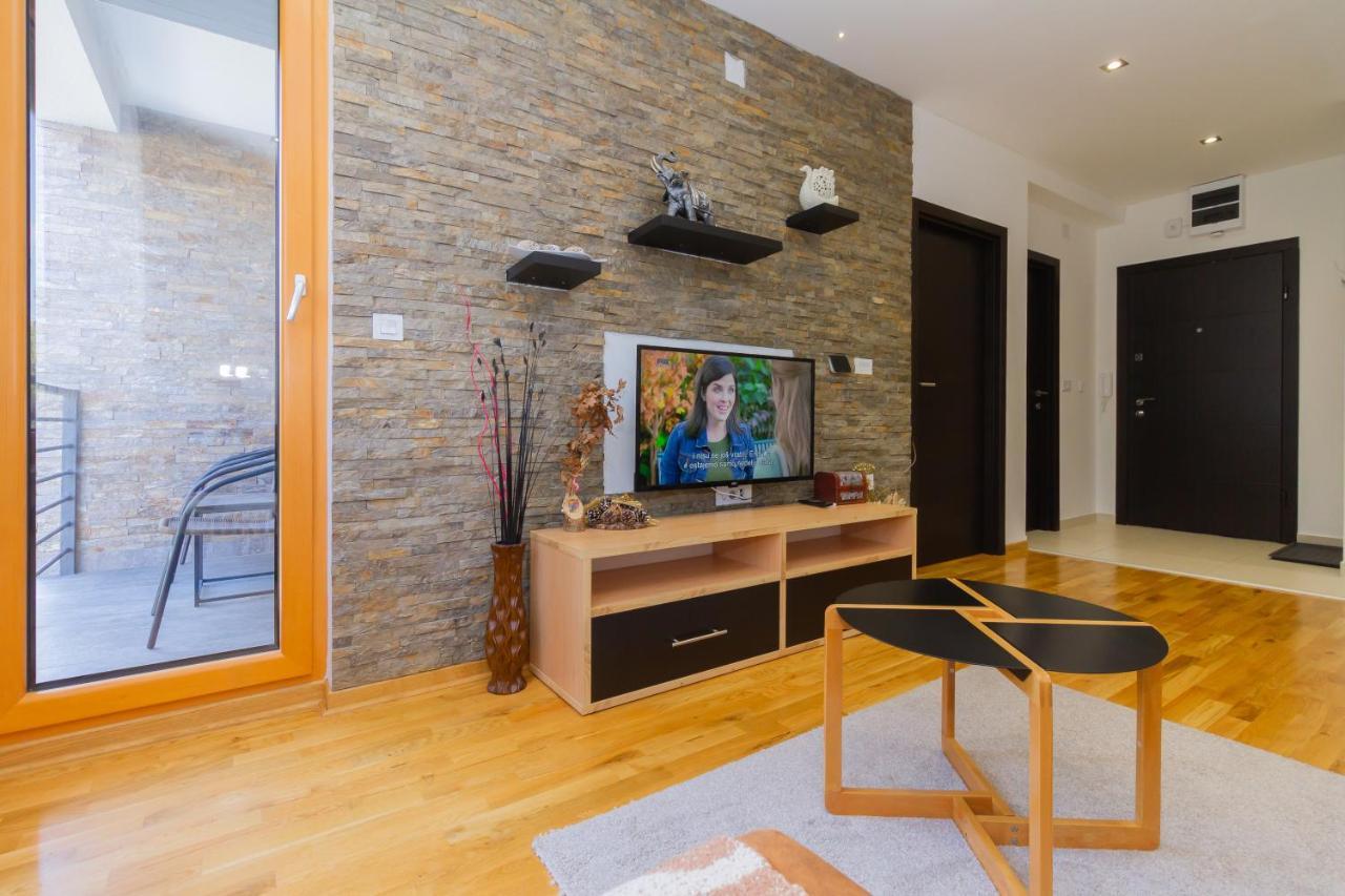 Binis Apartment ซลาตีบอร์ ภายนอก รูปภาพ