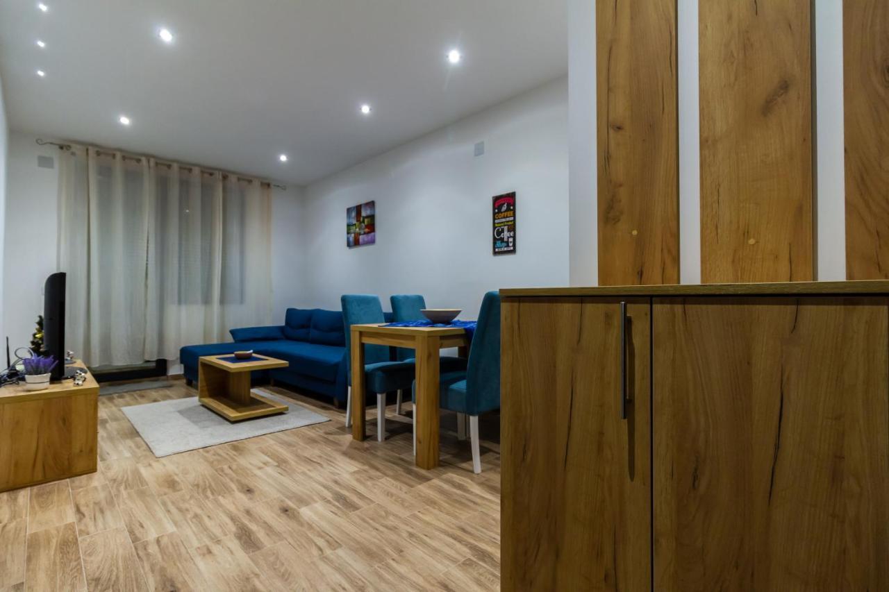Binis Apartment ซลาตีบอร์ ภายนอก รูปภาพ