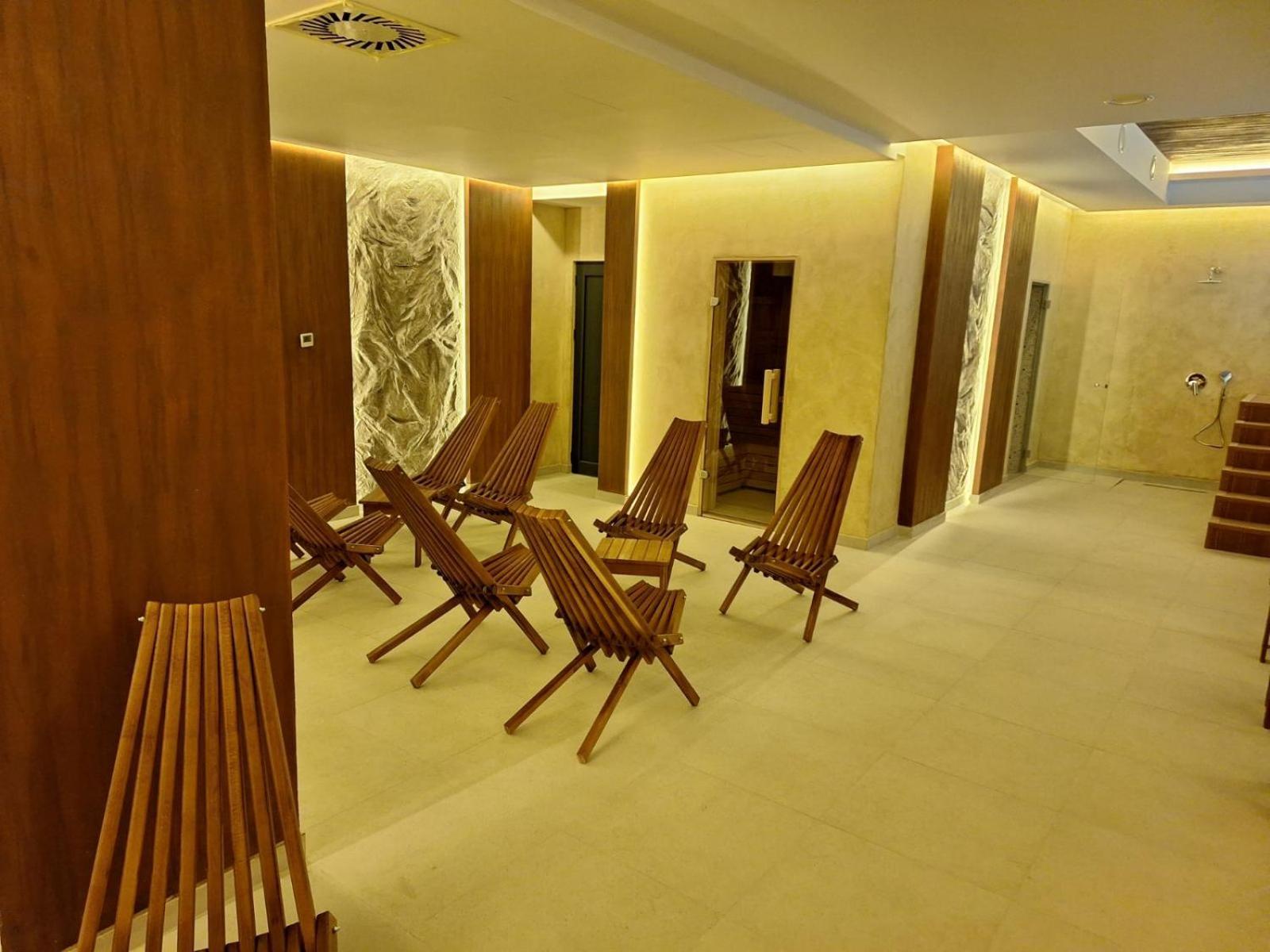 Binis Apartment ซลาตีบอร์ ภายนอก รูปภาพ
