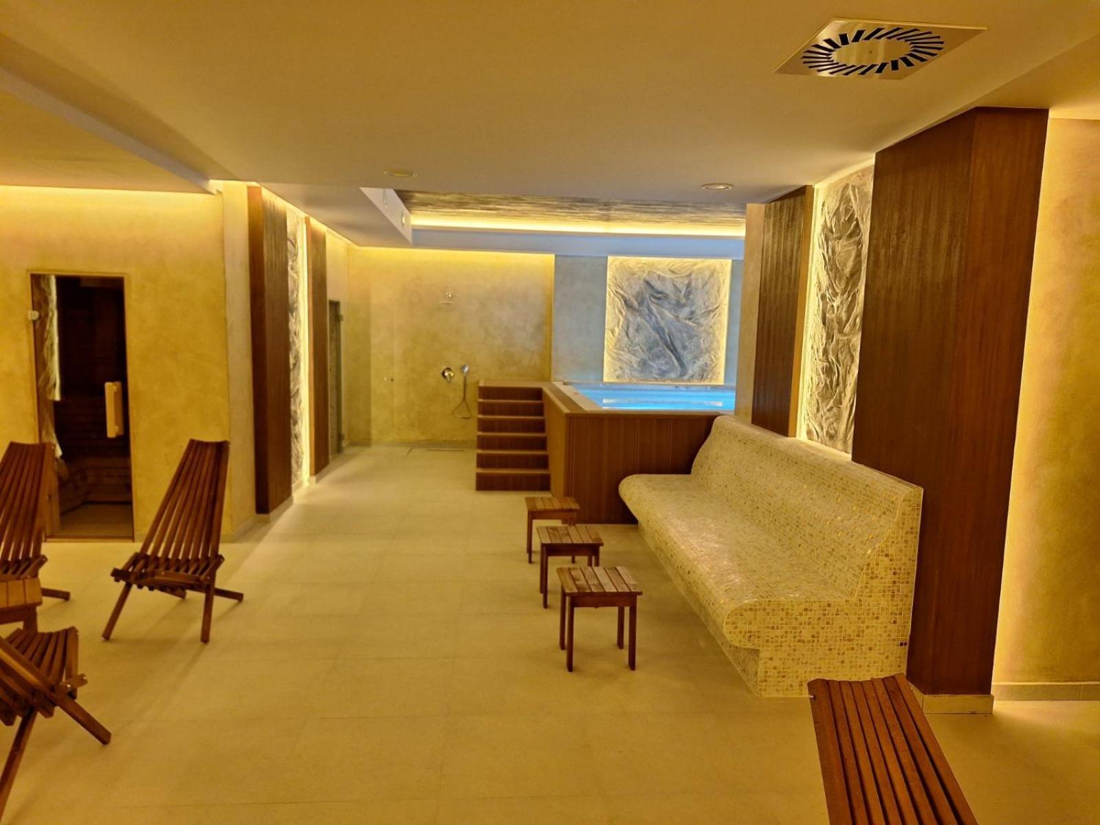 Binis Apartment ซลาตีบอร์ ภายนอก รูปภาพ