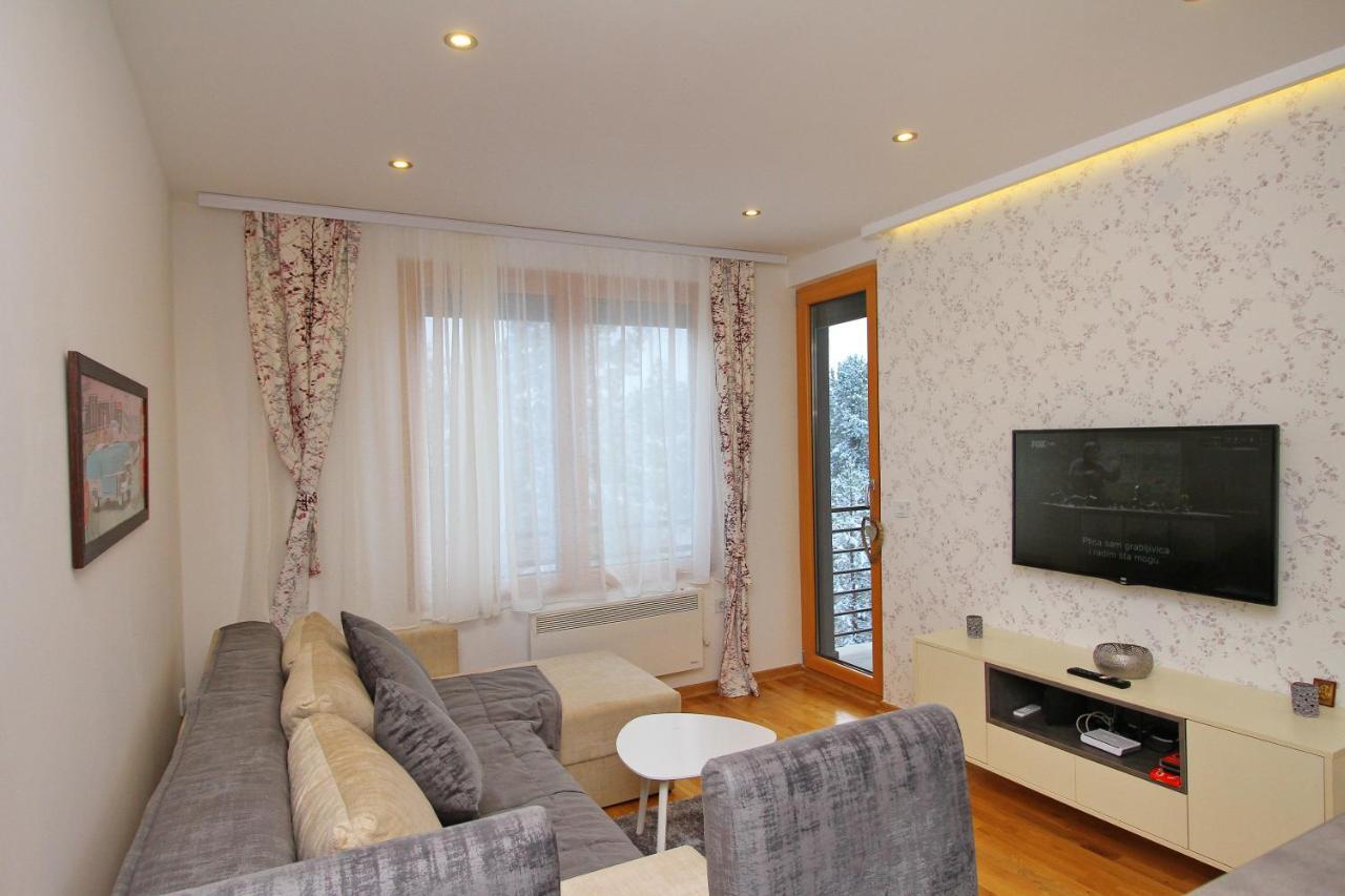 Binis Apartment ซลาตีบอร์ ภายนอก รูปภาพ