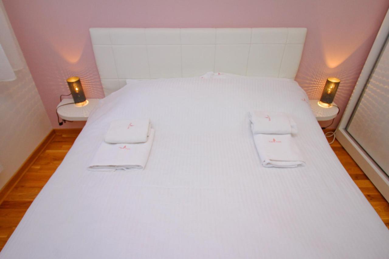 Binis Apartment ซลาตีบอร์ ภายนอก รูปภาพ