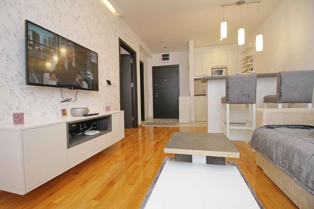 Binis Apartment ซลาตีบอร์ ภายนอก รูปภาพ