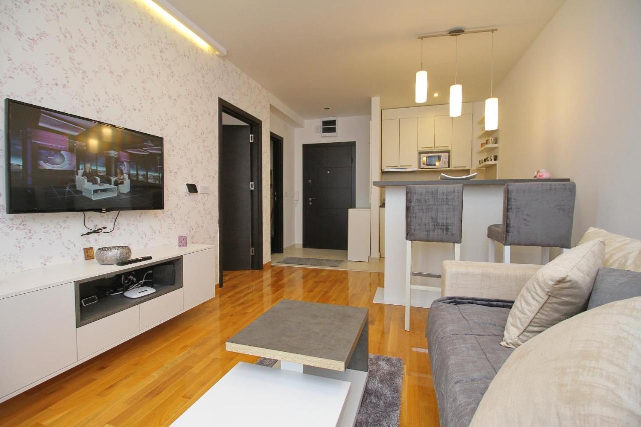 Binis Apartment ซลาตีบอร์ ภายนอก รูปภาพ
