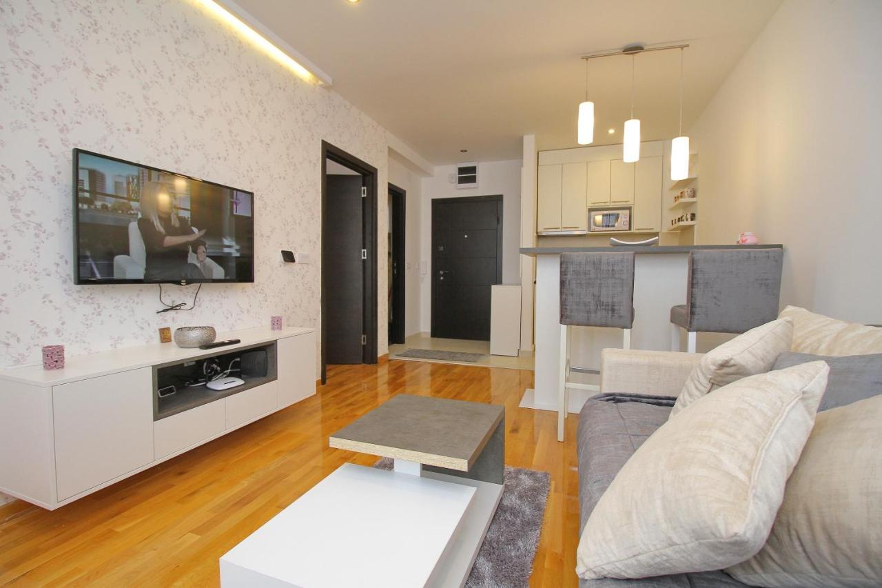 Binis Apartment ซลาตีบอร์ ภายนอก รูปภาพ