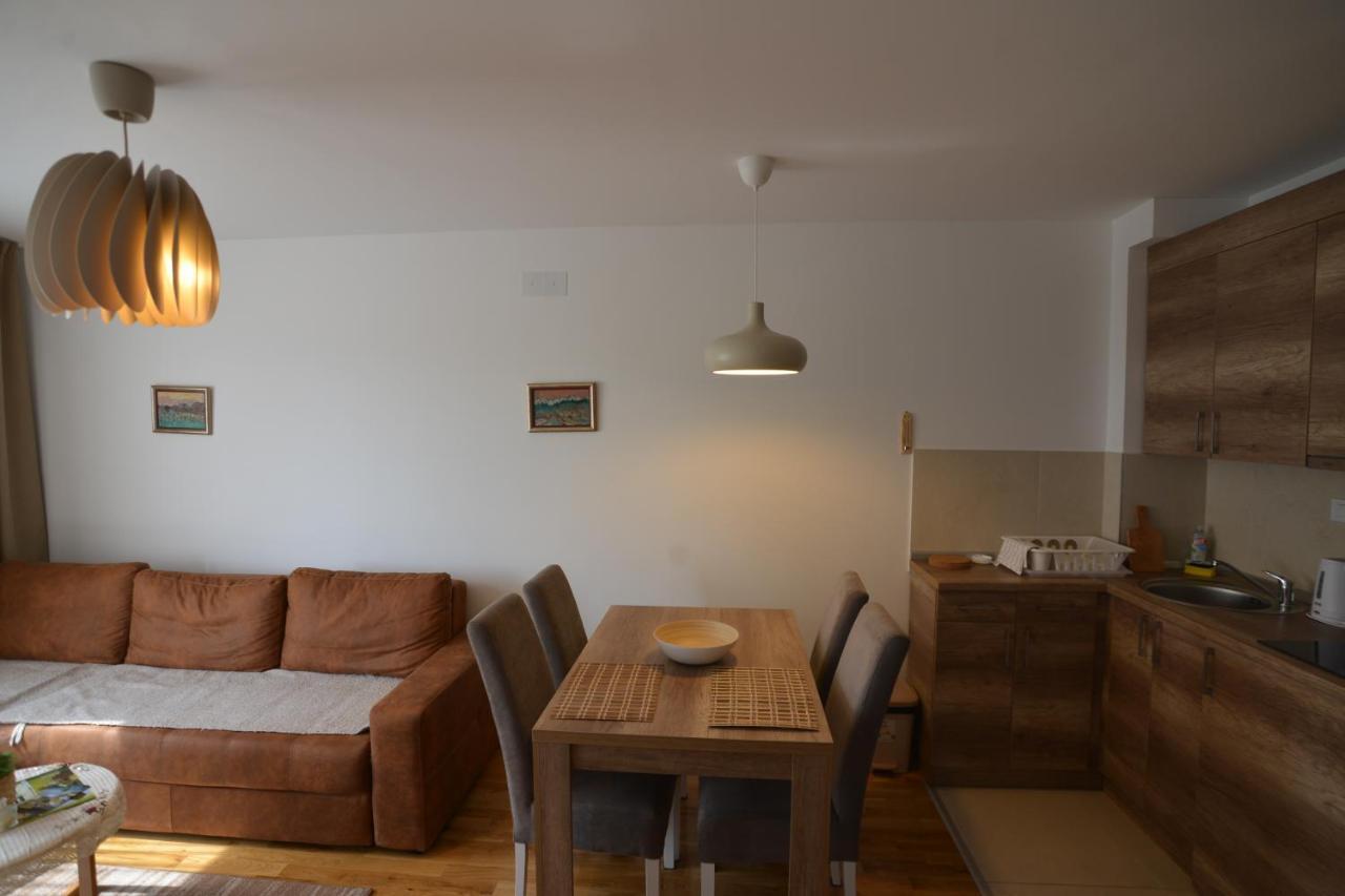 Binis Apartment ซลาตีบอร์ ภายนอก รูปภาพ