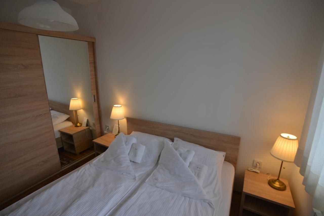 Binis Apartment ซลาตีบอร์ ภายนอก รูปภาพ