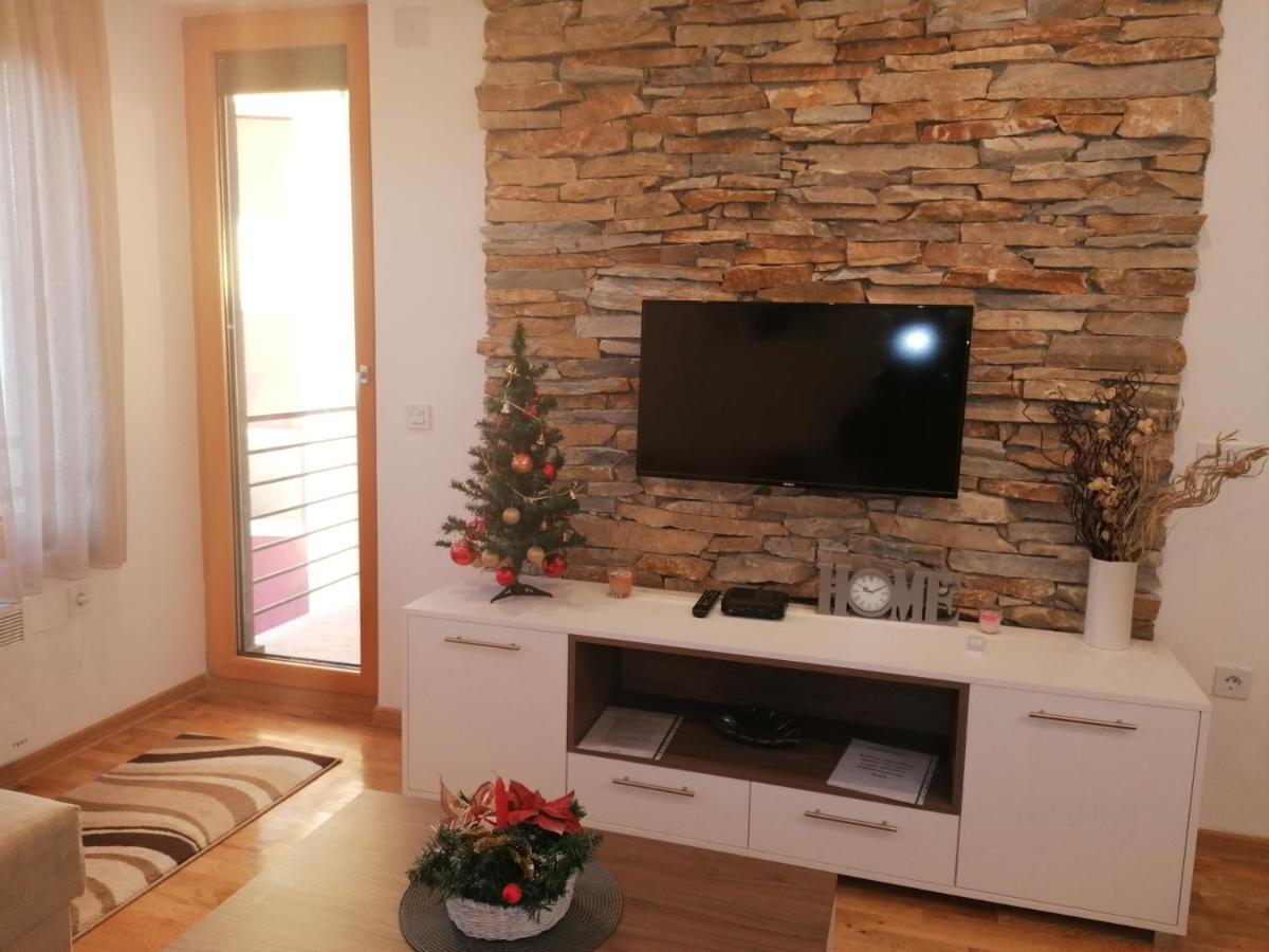 Binis Apartment ซลาตีบอร์ ภายนอก รูปภาพ