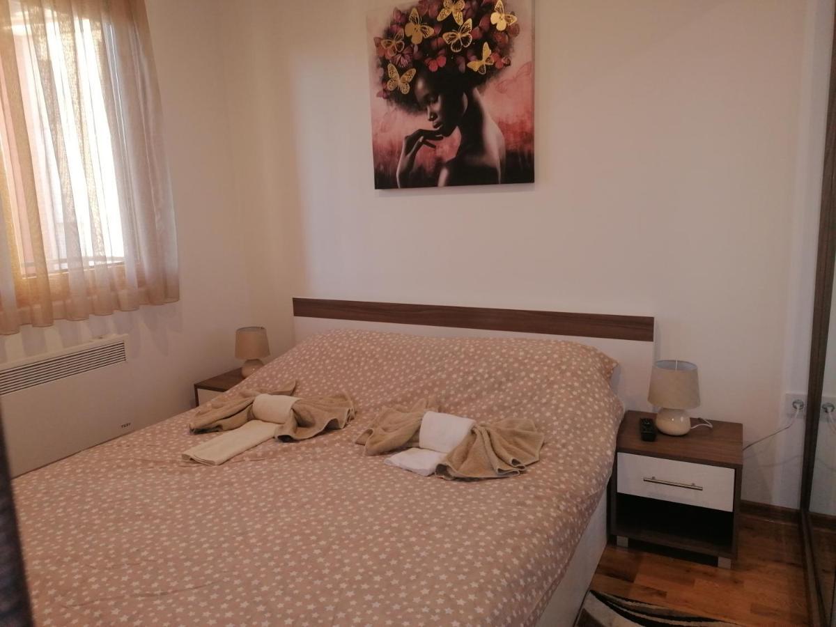 Binis Apartment ซลาตีบอร์ ภายนอก รูปภาพ