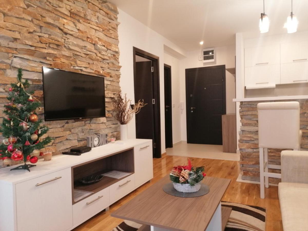 Binis Apartment ซลาตีบอร์ ภายนอก รูปภาพ