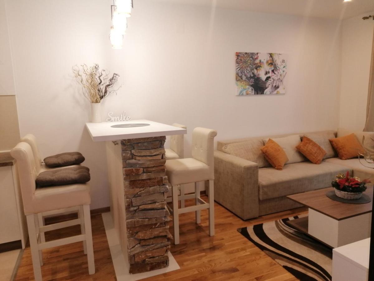 Binis Apartment ซลาตีบอร์ ภายนอก รูปภาพ