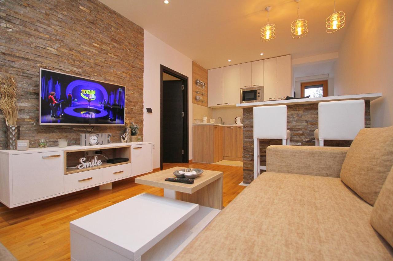Binis Apartment ซลาตีบอร์ ภายนอก รูปภาพ